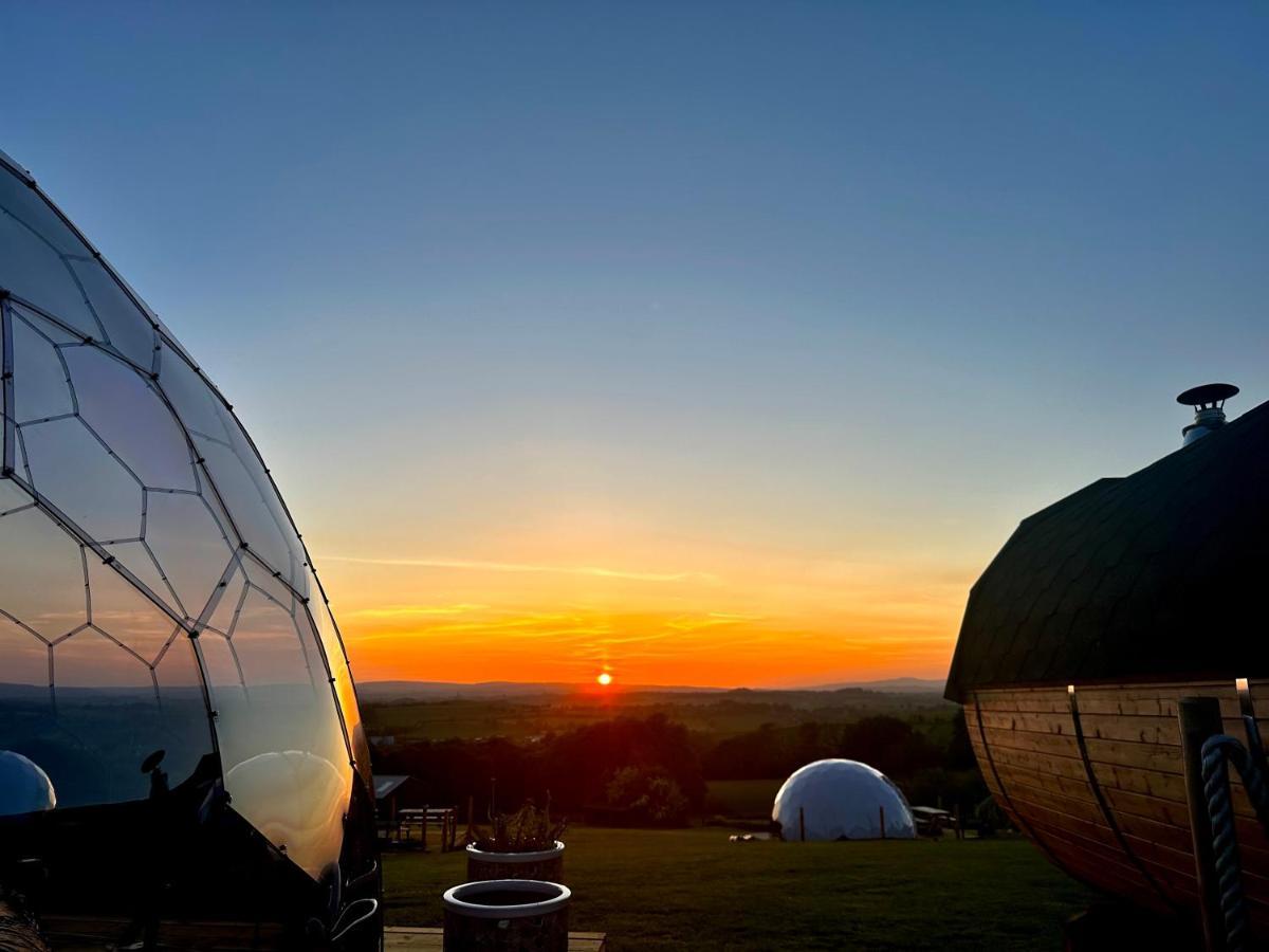 Deerstone Glamping-Pinhaw Beacon Dome Hot Tub Hotel Earby ภายนอก รูปภาพ
