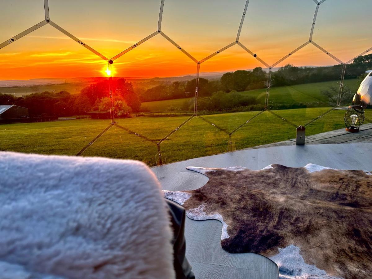Deerstone Glamping-Pinhaw Beacon Dome Hot Tub Hotel Earby ภายนอก รูปภาพ