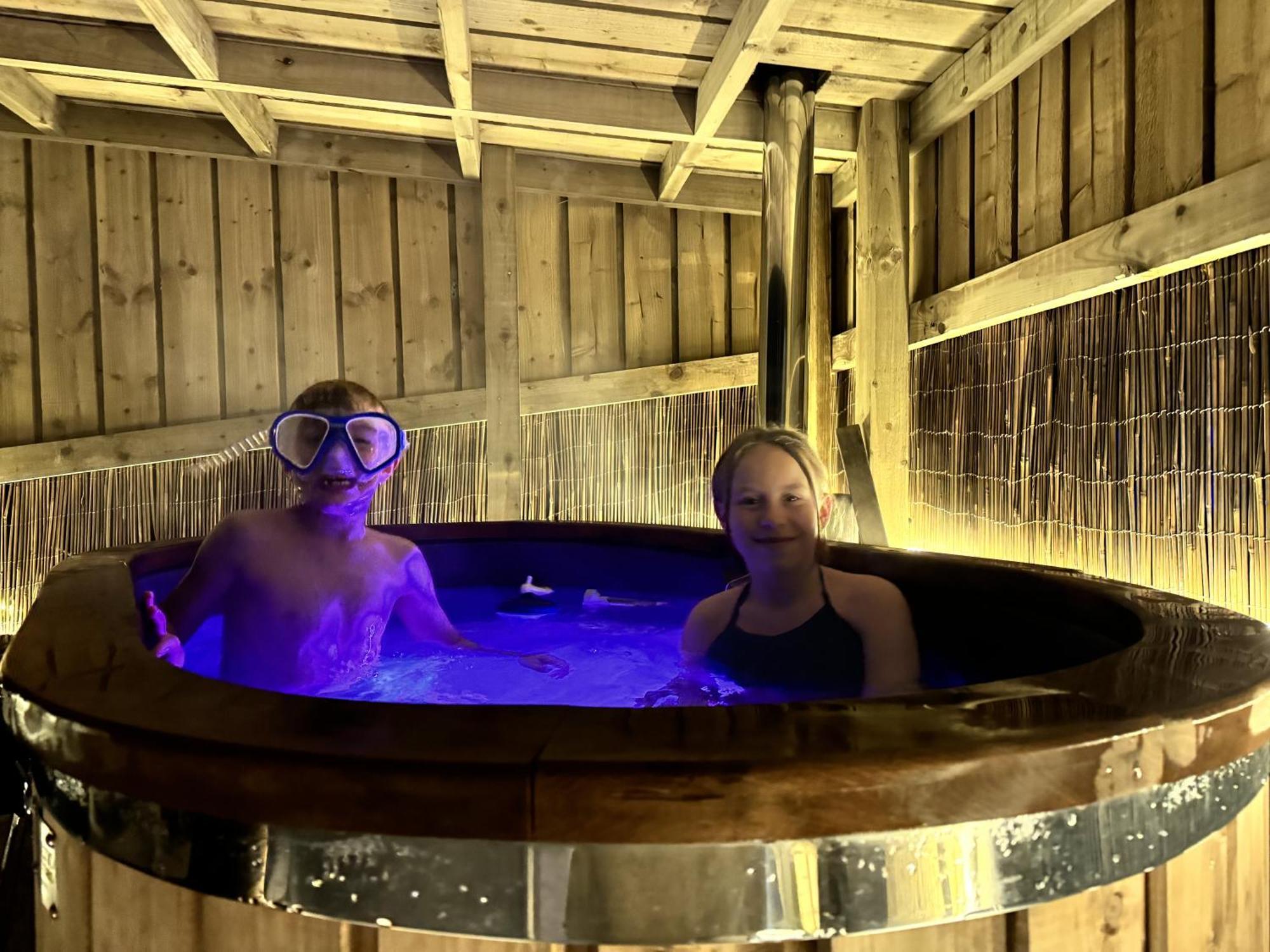 Deerstone Glamping-Pinhaw Beacon Dome Hot Tub Hotel Earby ภายนอก รูปภาพ